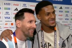 Mệt mỏi sau chiến thắng nhọc nhằn, Messi vẫn thân thiện đáp ứng "nguyện vọng" của đối thủ