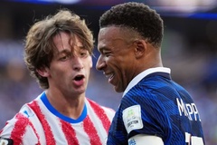 Mbappe cười khi bị cầu thủ Paraguay khiêu khích, Deschamps tuyên bố: "Họ định kết liễu cậu ấy"