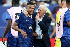 Didier Deschamps ca ngợi tuyển Pháp vì giữ được cái đầu lạnh trước lối đá "rắn" của Paraguay
