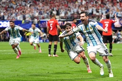 Messi sút hỏng phạt đền nhưng tạo nên màn ngược dòng kinh điển cho Argentina