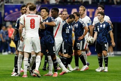 Argentina và Anh tạo màn đấu trí rực lửa với hàng loạt pha va chạm