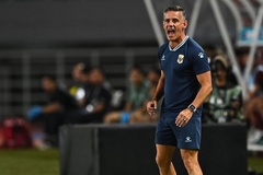 HLV John Herdman tri ân Chủ tịch LĐBĐ Indonesia sau đại thắng Campuchia