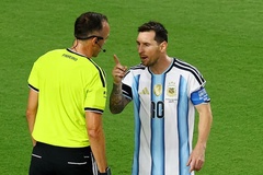 Trọng tài tranh cãi với Messi tại World Cup tiết lộ chi tiết về vụ va chạm
