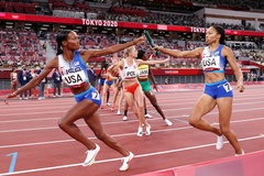 Dàn sao điền kinh siêu hạng giúp Mỹ giành HCV 4x400m nữ Olympic Tokyo