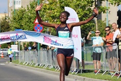Kỷ lục thế giới chạy 10km toàn nữ bị phá, lần đầu tiên thông số dưới 30 phút