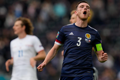 Hậu vệ Liverpool tuột mất cơ hội mười mươi cho Scotland tại EURO 2021