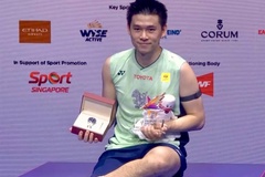 Cựu vương SEA Games Kunlavut Vitidsarn mừng ngôi số 1 đơn nam cầu lông thế giới mới bằng danh hiệu Singapore Open 2025