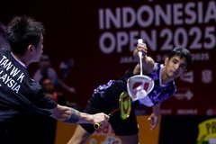 Giải cầu lông Indonesia Open 2025: Lão tướng Tan Wee Kiong vẫn trong cuộc săn đuổi thành công