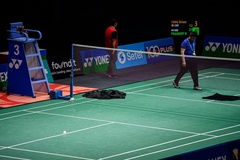 Khẩn cấp khắc phục sự cố nhà thi đấu bị dột ở Giải cầu lông Malaysia Open 2025