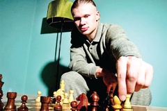 Khi Haaland và Salah mê cờ vua: Cú hích kinh tế thể thao từ sự giao thoa giữa sân cỏ và bàn cờ