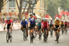 Chặng 3 đua xe đạp Cúp Truyền hình TP.HCM 2026: Zachary Patrick Patterson "xé" Áo Vàng tại Hồ Hoàn Kiếm