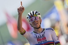 Thắng vang dội tại Pyrenees, đương kim vô địch Tadej Pogacar giành lại Áo vàng cuộc đua xe đạp Tour de France 2025