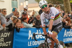 Phía sau tay đua xe đạp số 1 thế giới Tadej Pogacar: Tiết lộ về sự đoàn kết tại UAE Team Emirates