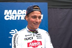 Kỷ lục đua xe đạp địa hình thế giới thứ 8 và bài toán tối ưu hóa giá trị thương hiệu của Mathieu van der Poel