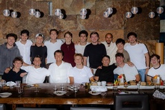 Max Verstappen trần tình vụ "quên" trả tiền bữa tối cho dàn tay đua F1: "Tại tôi mải uống Gin Tonic"