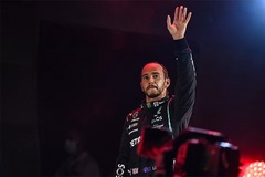 Kết quả F1 mới nhất 6/12: Hamilton bằng điểm Verstappen trước chặng cuối tranh vô địch