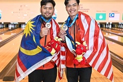 Bộ đôi xuất sắc Rafiq và Syazirol của Malaysia giành huy chương vàng SEA Games 33 nội dung đôi nam môn bowling