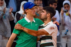 Carlos Alcaraz tiết lộ bí quyết chiến thắng ngoạn mục trước Jannik Sinner tại giải quần vợt Roland Garros 2025