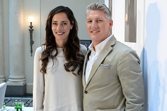 Người đẹp quần vợt Ana Ivanovic đệ đơn ly hôn cựu sao Man Utd sau nghi án ngoại tình"