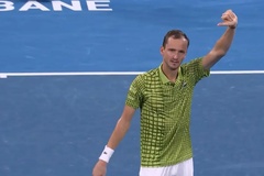 Cựu số 1 thế giới Daniil Medvedev dễ dàng vượt qua Frances Tiafoe ở giải quần vợt Brisbane để tiến vào tứ kết