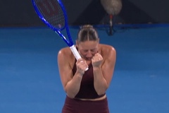 Quần vợt Brisbane 2026: Kostyuk gây bất ngờ lớn, Pegula thắng trận marathon thứ 10