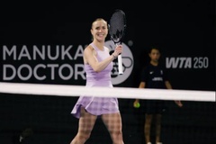 "Bà mẹ bỉm sữa" Svitolina giành chức vô địch quần vợt Auckland Open dưới sự chứng kiến của chồng