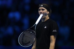 Alexander Zverev tỏ ra khó chịu với câu hỏi sau khi thua Jannik Sinner ở giải quần vợt ATP Finals 2025