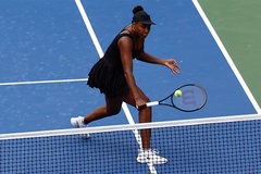 Venus Williams bị loại khỏi giải quần vợt Hobart sau cuộc chạm trán lịch sử giữa hai tay vợt kỳ cựu