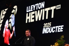 Cựu số 1 quần vợt đơn nam thế giới Lleyton Hewitt tiết lộ suýt chuyển sang Bóng bầu dục vào năm 2003 như thế nào