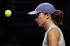 Iga Swiatek lên tiếng khi mất ngôi số 1 thế giới quần vợt đơn nữ vào tay Aryna Sabalenka năm 2025