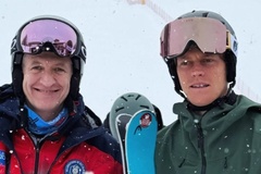 Sao quần vợt đón Giáng sinh: Swiatek lộng lẫy đi tiệc, Sinner đi trượt tuyết...