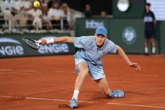 Jannik Sinner khẳng định sức mạnh tại vòng mở màn quần vợt Roland Garros bằng chiến thắng áp đảo