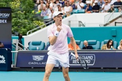 Jannik Sinner lập "cú đúp ánh nắng" lịch sử: Vũ khí giao bóng và cuộc lật đổ ngôi vương quần vợt thế giới