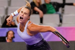 Kết quả tennis 5/11: Sabalenka được Sakkari dìu vào bán kết WTA Finals