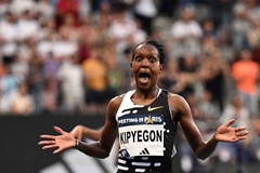 Faith Kipyegon lại phá kỷ lục thế giới chạy 5000m, một tuần sau kỳ tích 1500m