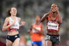 “Nữ hoàng Kenya” phá kỷ lục Olympic 1500m, kỷ lục gia Hà Lan bị vượt mặt