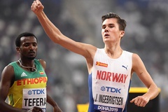 Jakob Ingebrigtsen chạy pace 2:20, phá kỷ lục thế giới 1500m trong nhà