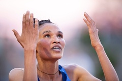 Kỷ lục thế giới chạy 10.000m nữ lại bị xô đổ chỉ sau 54 giờ