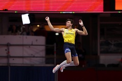 Kỷ lục thế giới nhảy sào nam 6m20 bị chinh phục tại Serbia