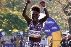 Nữ hoàng marathon Olympic Peres Jepchirchir vô đối tại New York City Marathon 2021