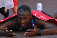 Chàng trai Ethiopia lần đầu đăng quang London Marathon