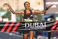 Cô gái Ethiopia chuyên chạy 800m thiết lập thông số lần đầu chạy marathon nhanh nhất thế giới