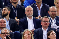 Abramovich bị trừng phạt ảnh hưởng gì đến chuyển nhượng của Chelsea?