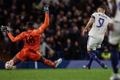 Kỳ lạ các thủ môn thay nhau mắc sai lầm nghiêm trọng trước Benzema 
