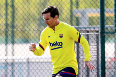 Messi gây bất ngờ với diện mạo mới và cách ghi bàn kinh ngạc