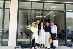 Dân mạng phát hiện bất thường tấm ảnh Huỳnh Anh chụp chung với gia đình Quang Hải