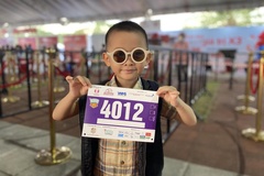 VĐV nhí hào hứng săn giải thưởng lớn tại giải chạy Đất Sen Hồng Marathon 2023 ở Đồng Tháp