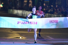 Quán quân Giải Bán Marathon Quốc tế Việt Nam Đỗ Quốc Luật “đứng bục” thử thách leo núi Bà Rá