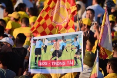 CLB Nam Định bị phạt vì hành động cổ vũ phản cảm của CĐV đội nhà 