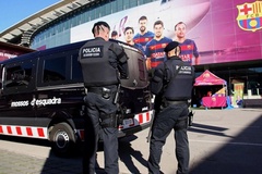 Vụ chủ tịch Barca thuê người nói xấu Messi bắt đầu bị "sờ gáy"